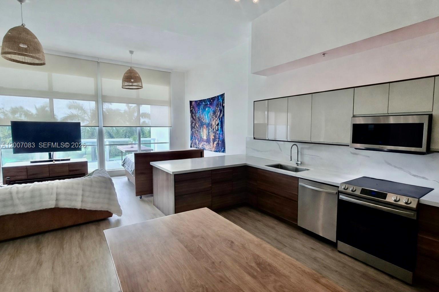 1800 CLUB CONDO - Residential