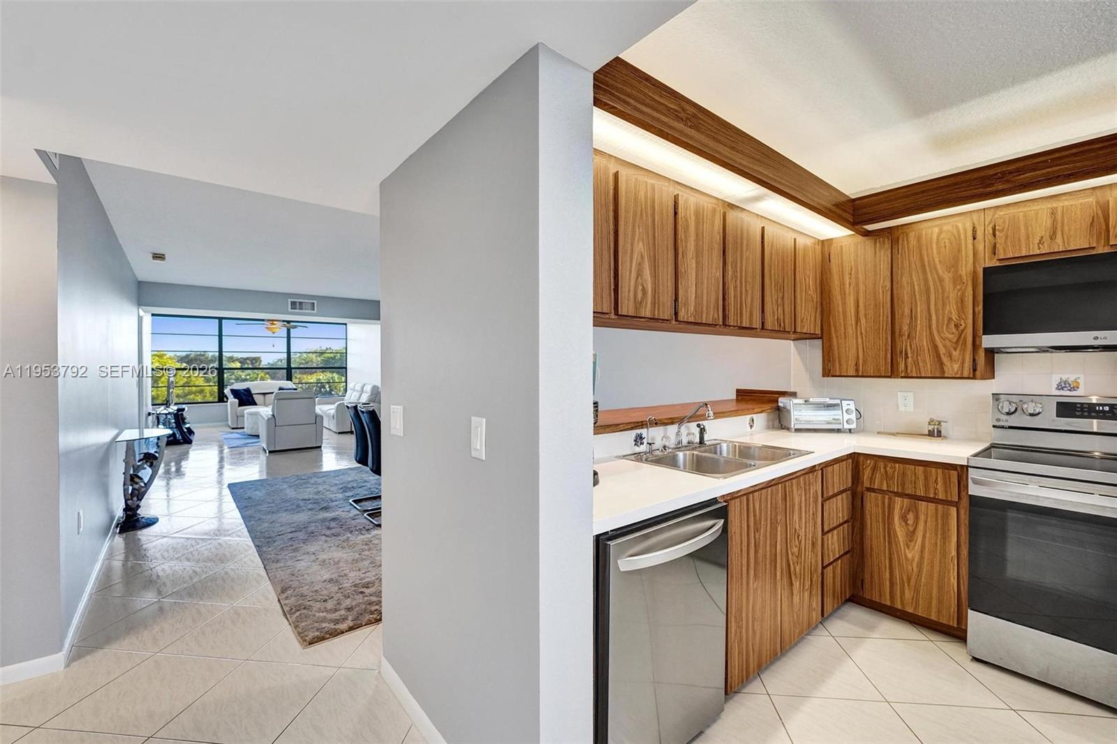 CONDO 7 OF WHITEHALL COND - Residential