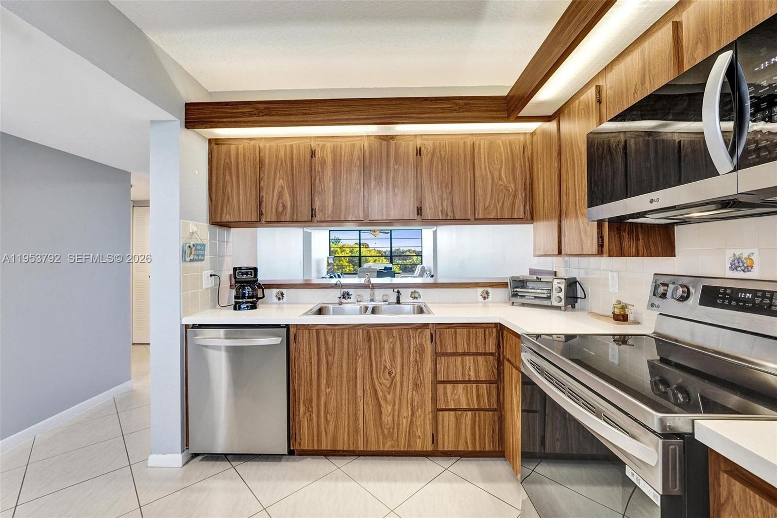 CONDO 7 OF WHITEHALL COND - Residential