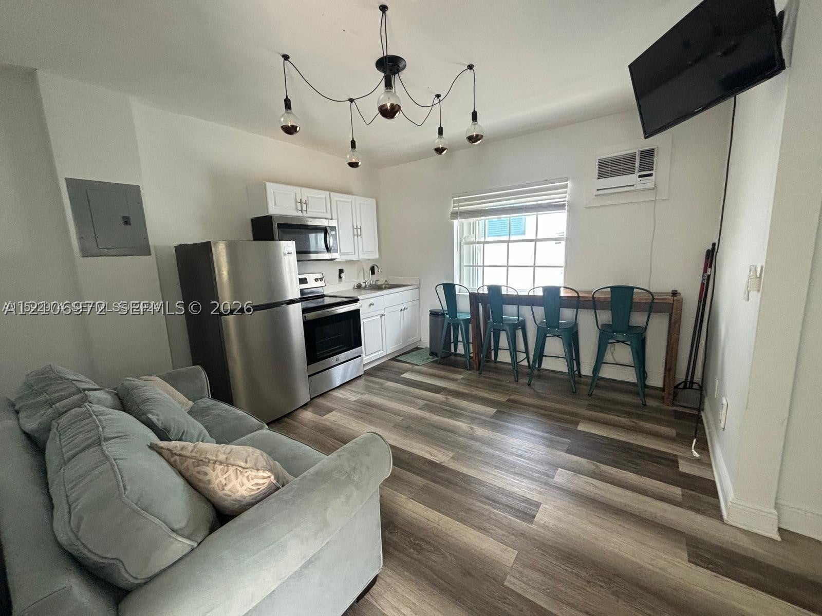 6966 Byron Ave 203