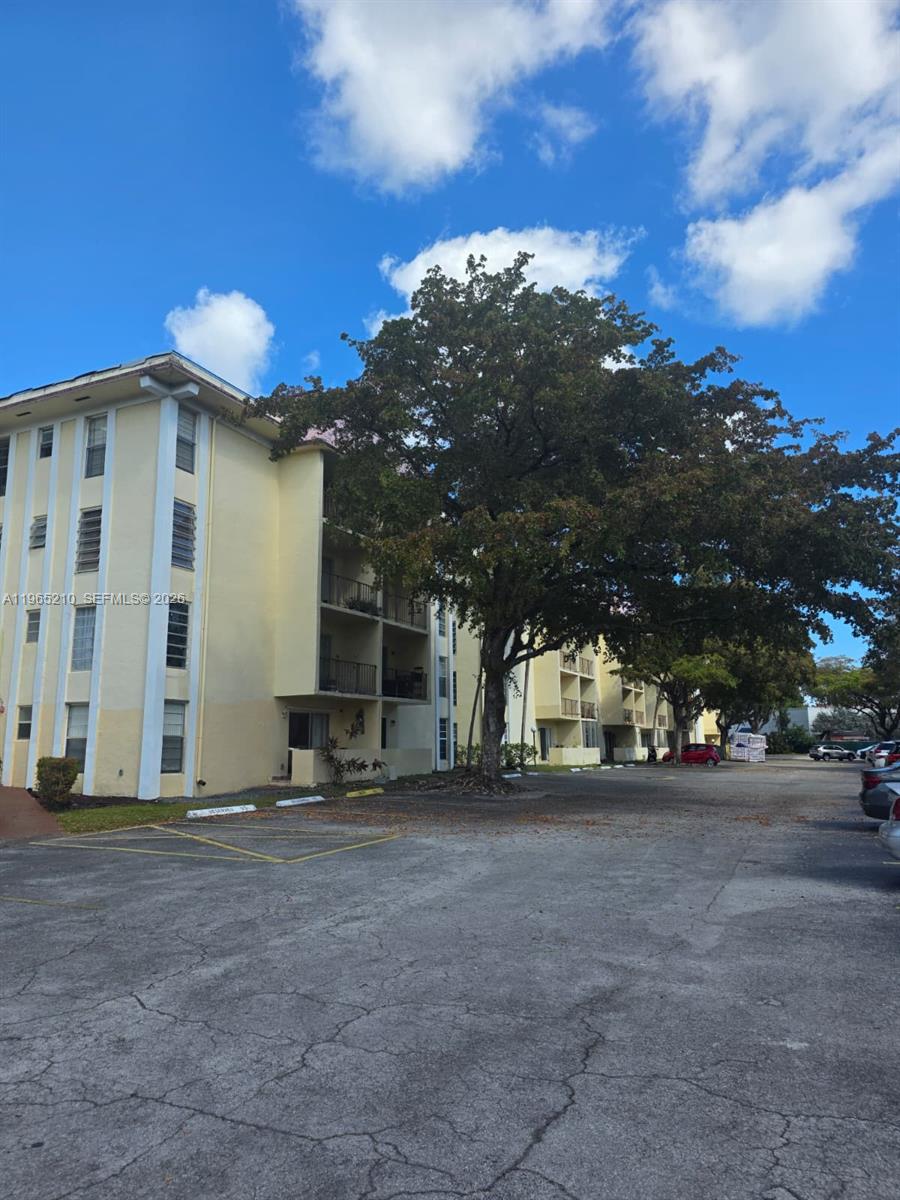 11925 NE 2nd Ave B307