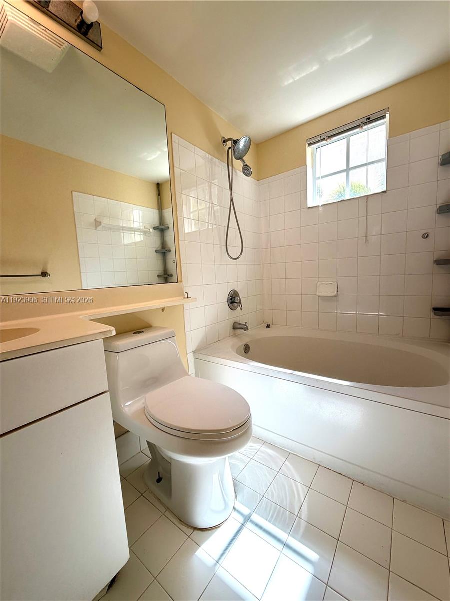 PORTO BELLAGIO CONDO - Residential