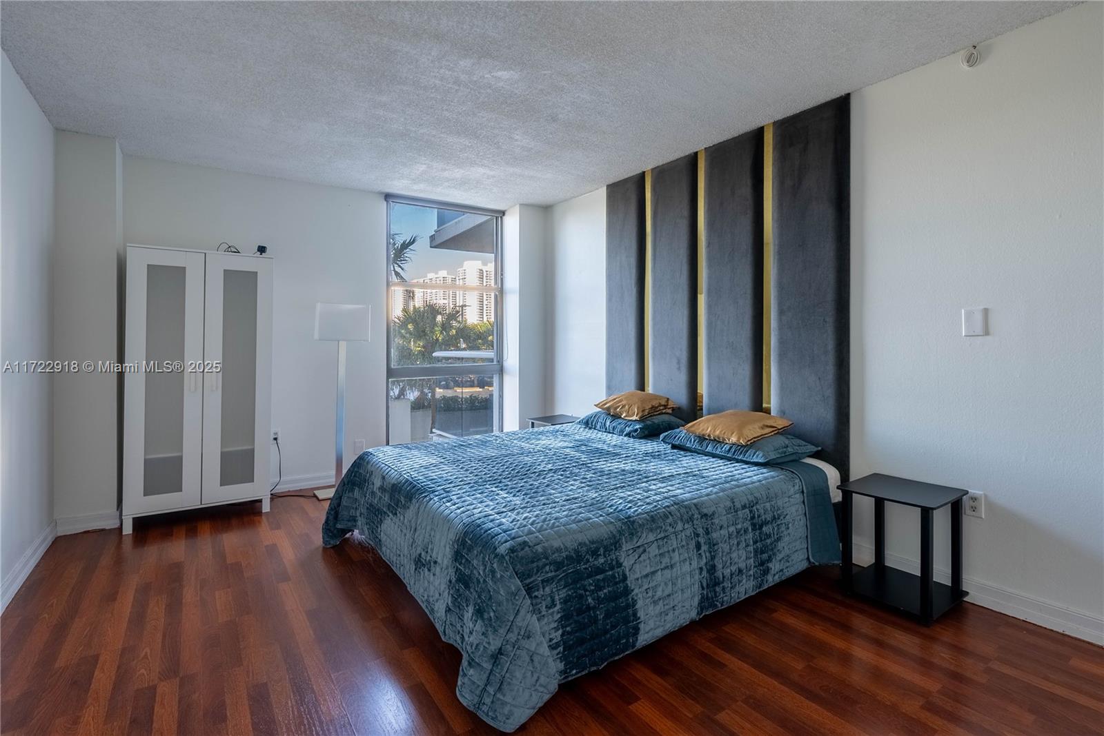 AVENTURA ELDORADO CONDO - Residential