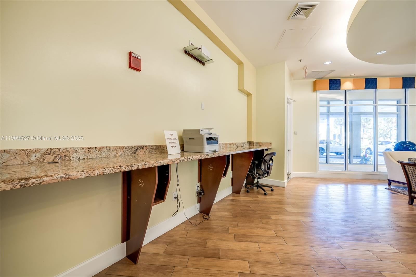 RADIUS CONDO - Residential Lease