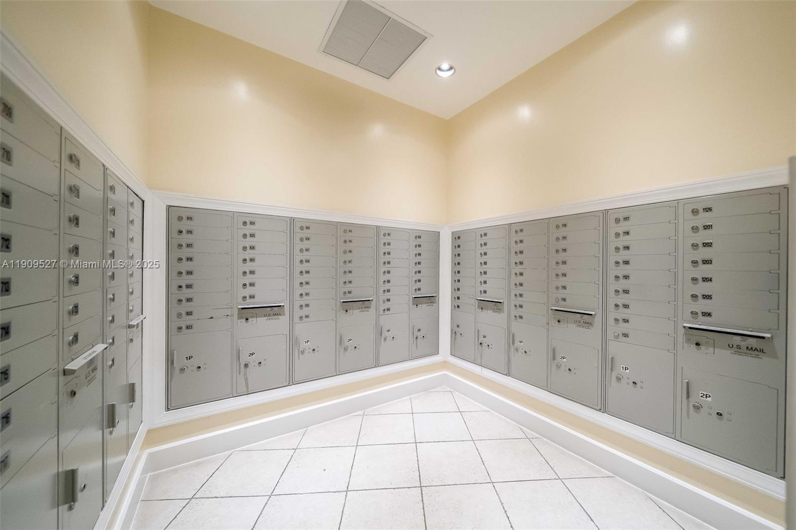 RADIUS CONDO - Residential Lease