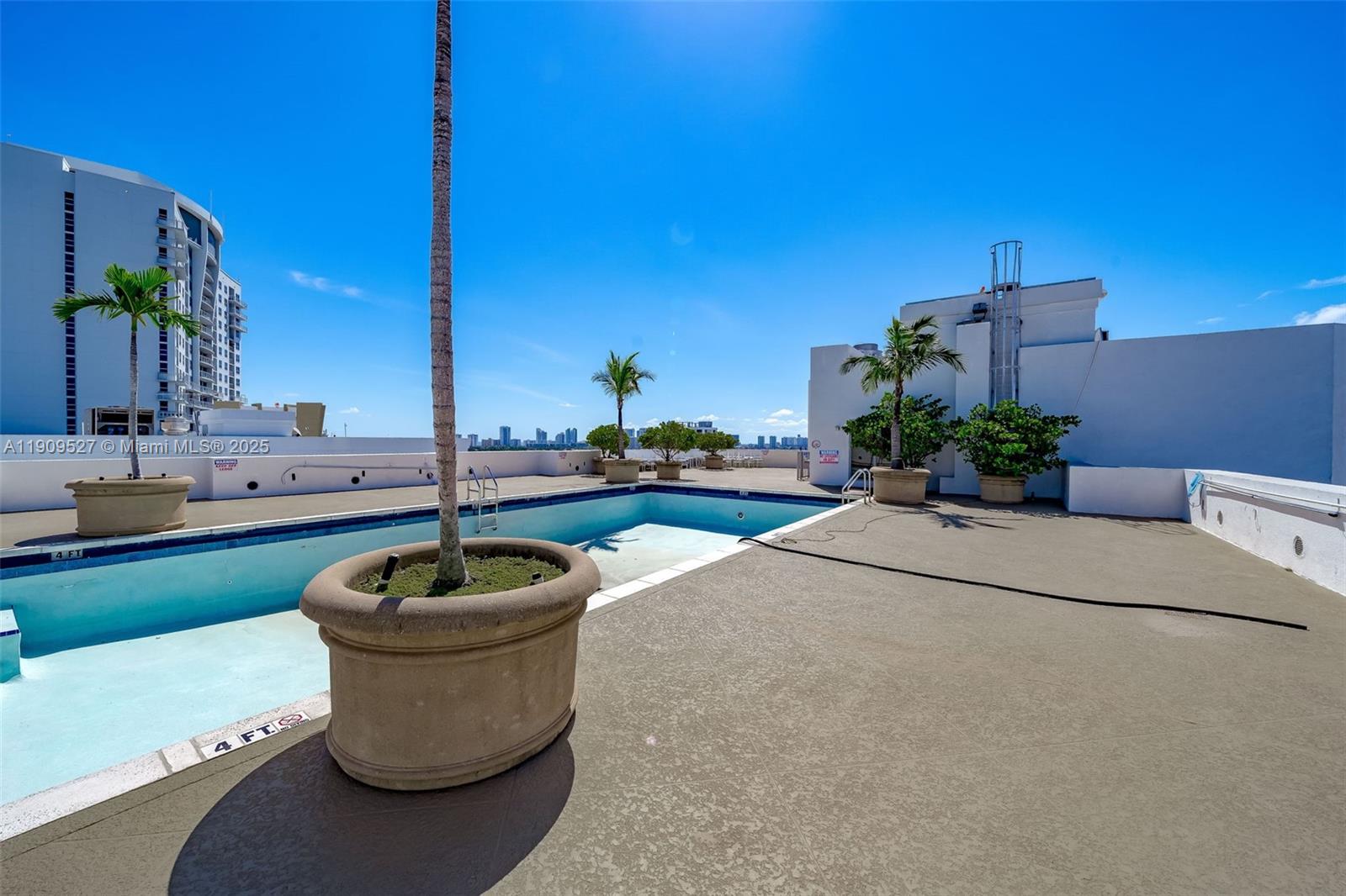 RADIUS CONDO - Residential Lease