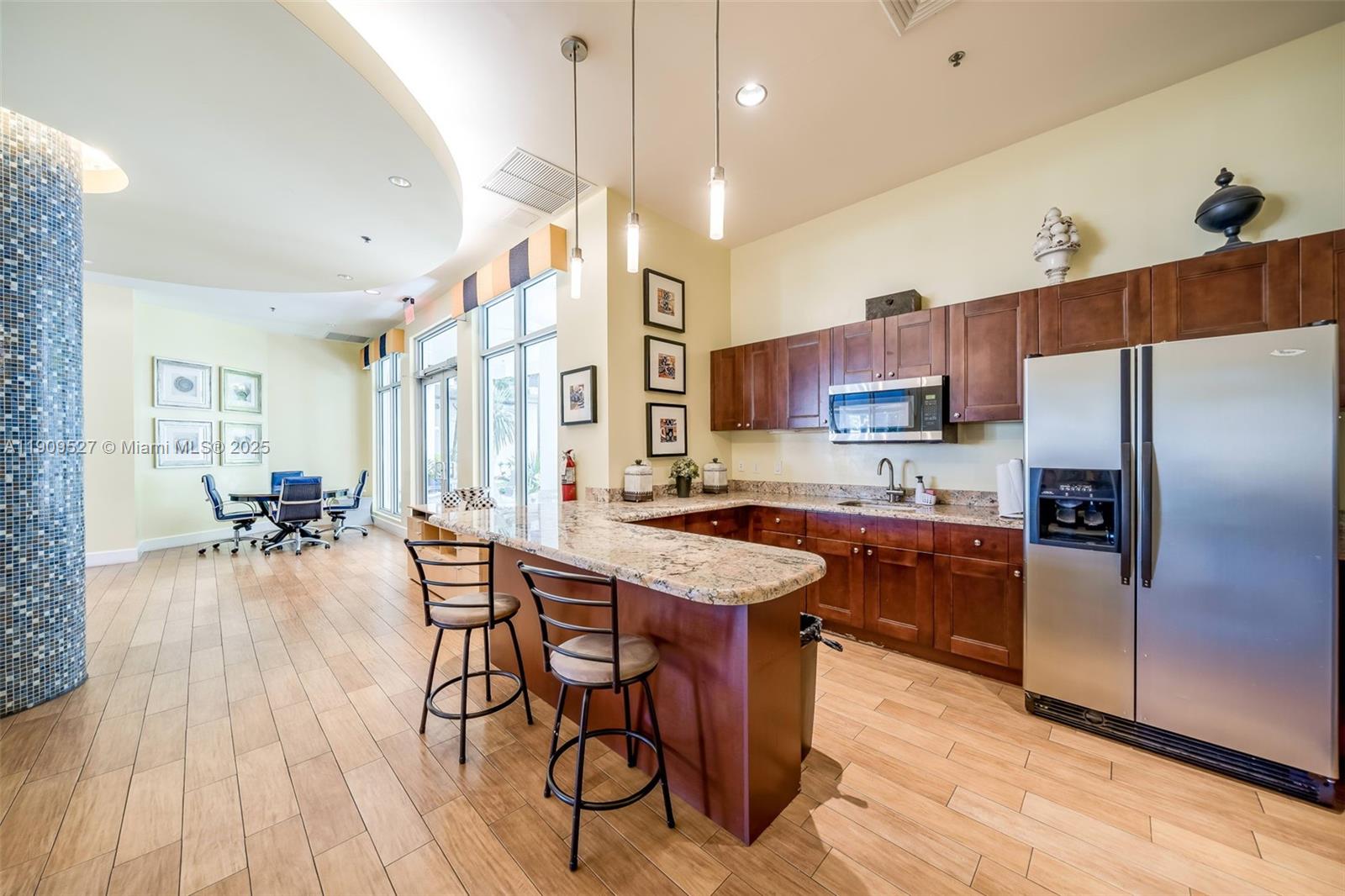 RADIUS CONDO - Residential Lease