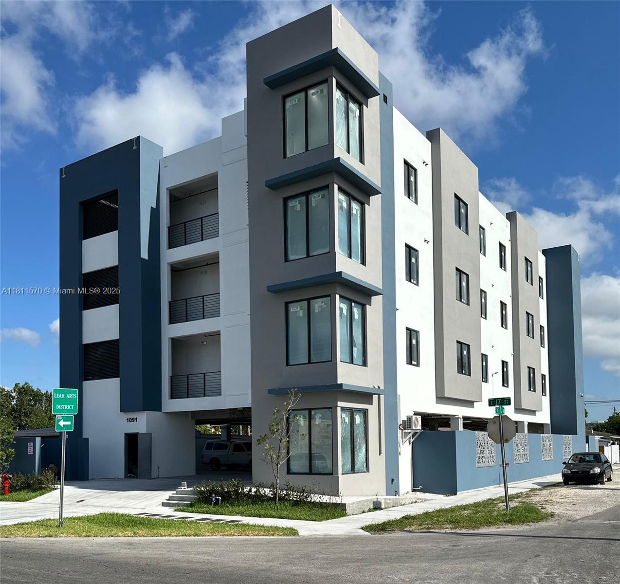 1091 E 17th St 301