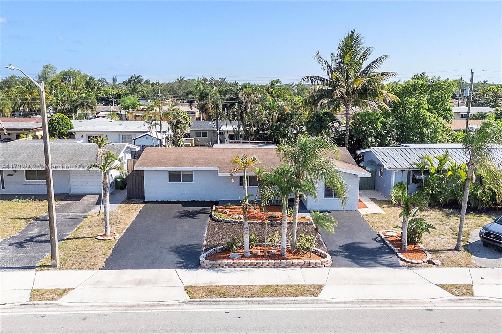 Property for Sale at 8420 Taft St, Pembroke Pines, Miami-Dade County, Florida - Bedrooms: 3 
Bathrooms: 1  - $549,900