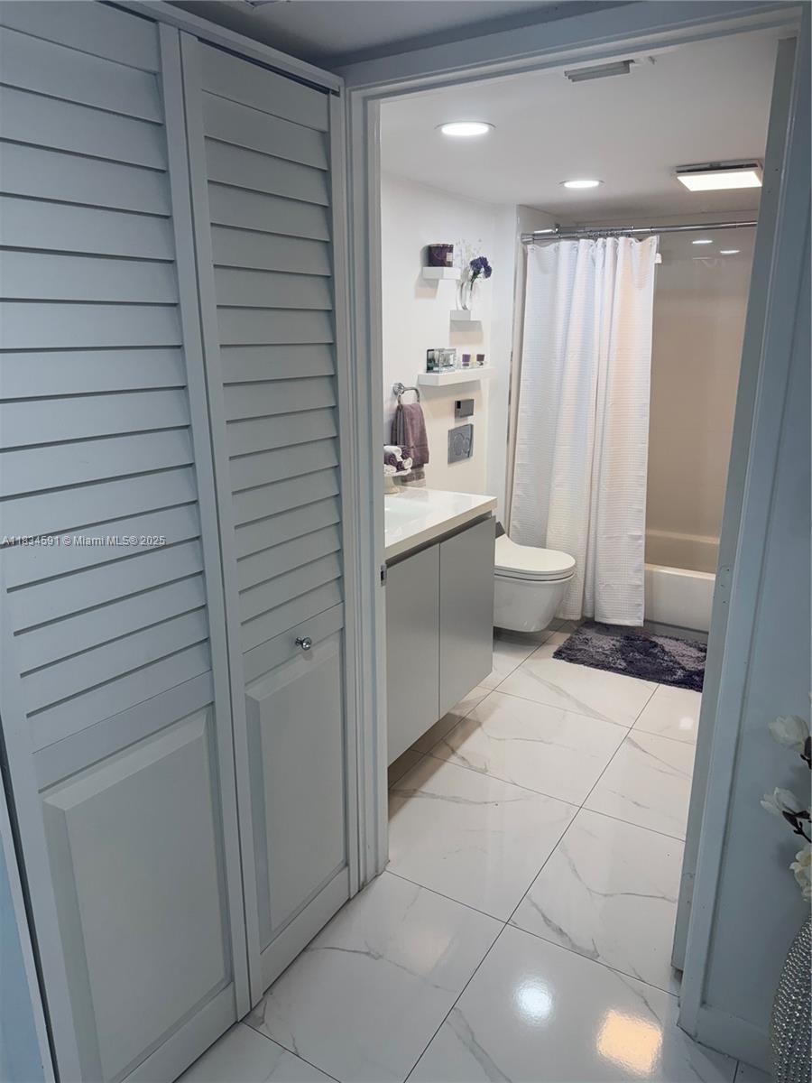 IVANHOE EAST AT CENTURY V - Residential