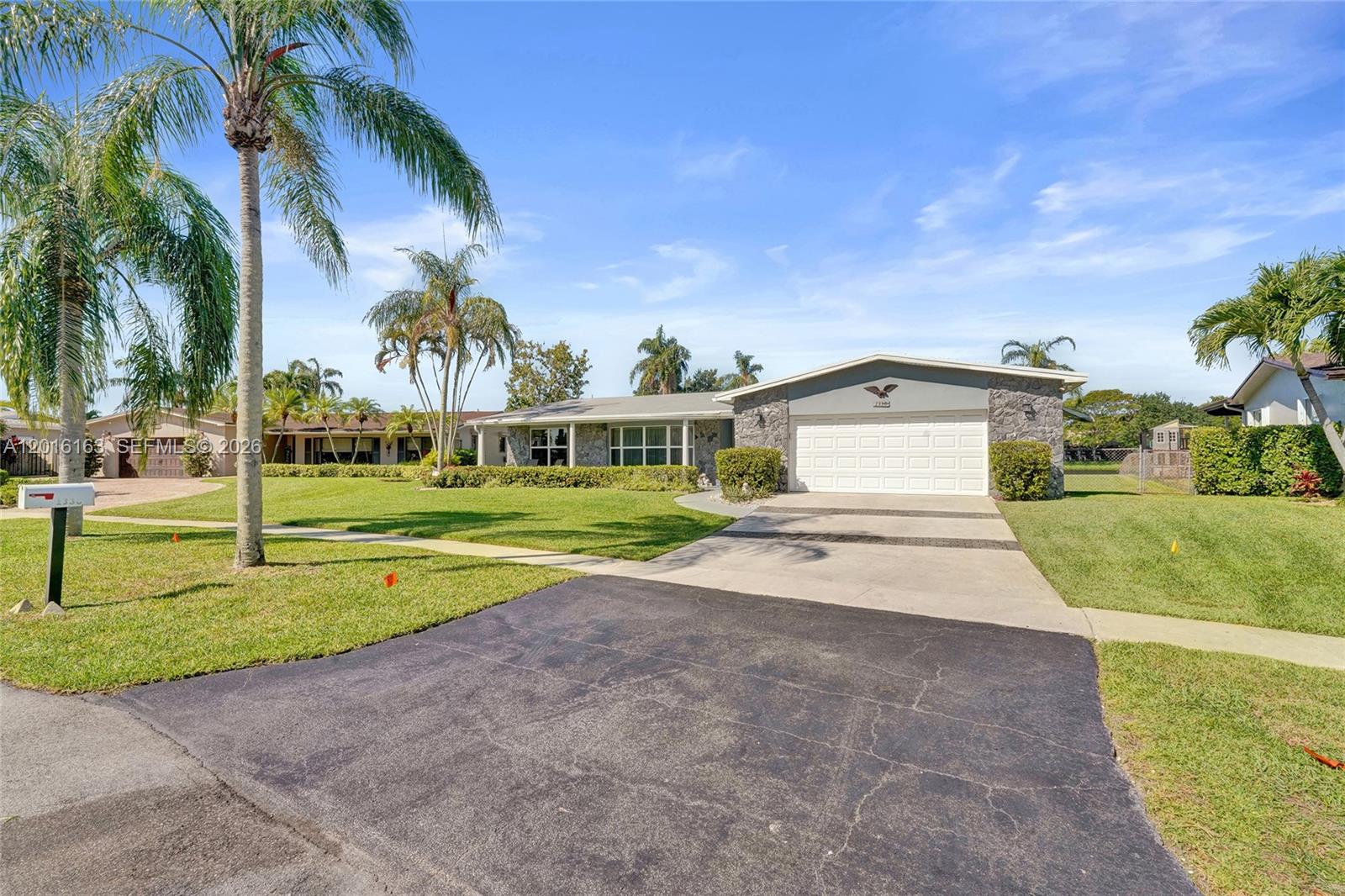 PEMBROKE LAKES SEC 6 - Residential