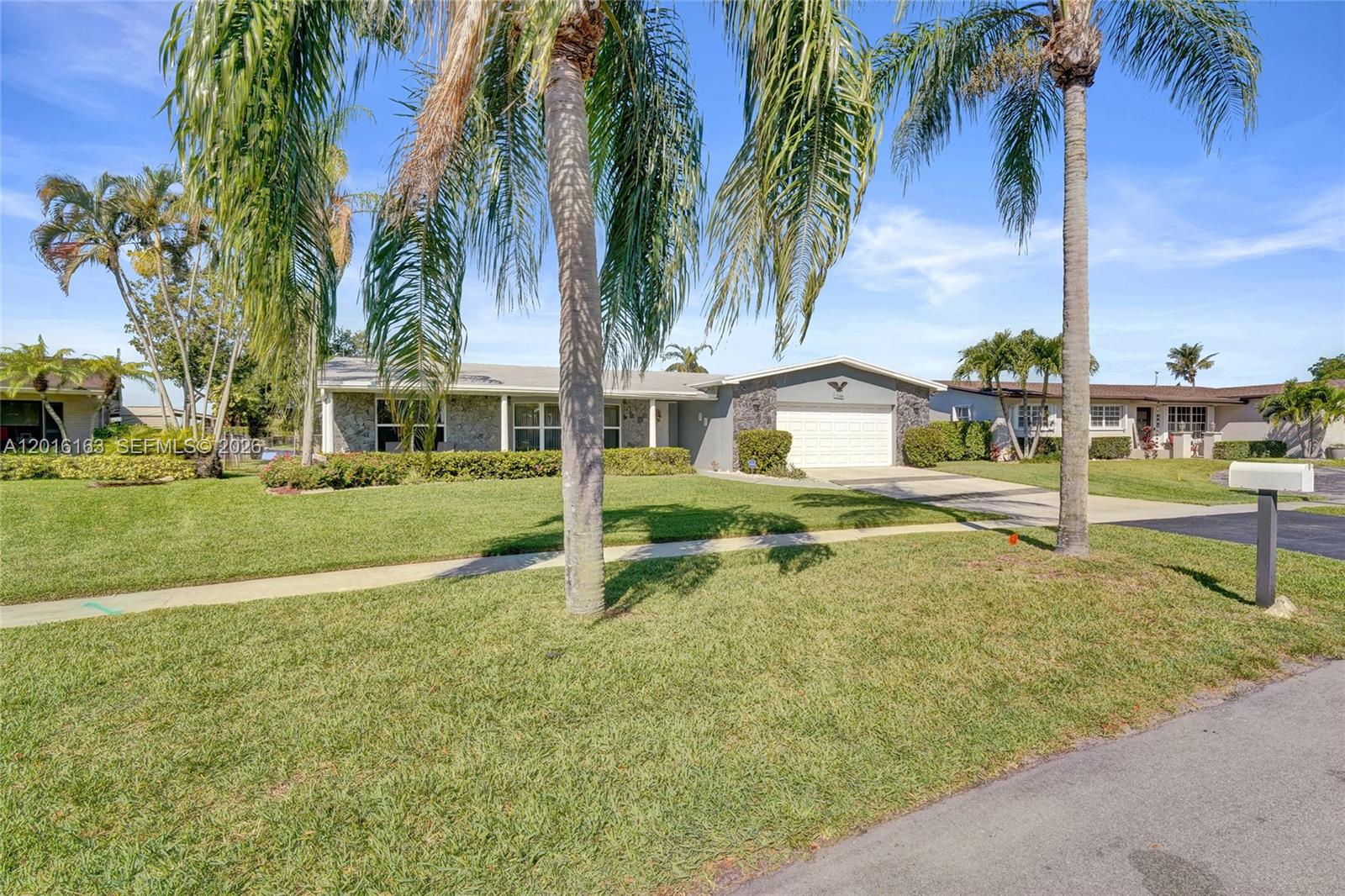 PEMBROKE LAKES SEC 6 - Residential