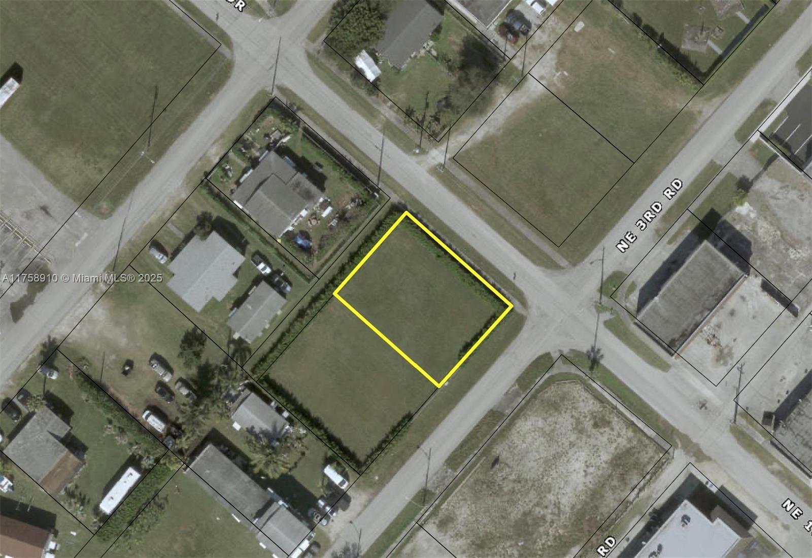 Owner Financing Available! Prime 7,500 Sqft Vacant Lot – Endless Possibilities! Seize this incredible opportunity to own a 7,500 square foot vacant lot, conveniently located off US1, with limitless potential! Nestled in a versatile area where neighboring properties range from residential to commercial, this lot offers a blank canvas for your vision—whether you’re looking to build a custom home, develop a multi-unit property, or establish a thriving business. Looking for even more space? The adjacent 7,500 sqft lot is also for sale, providing a rare chance to secure 15,000 square feet of prime real estate. Don’t miss out on this unique investment opportunity—contact us today for more details!