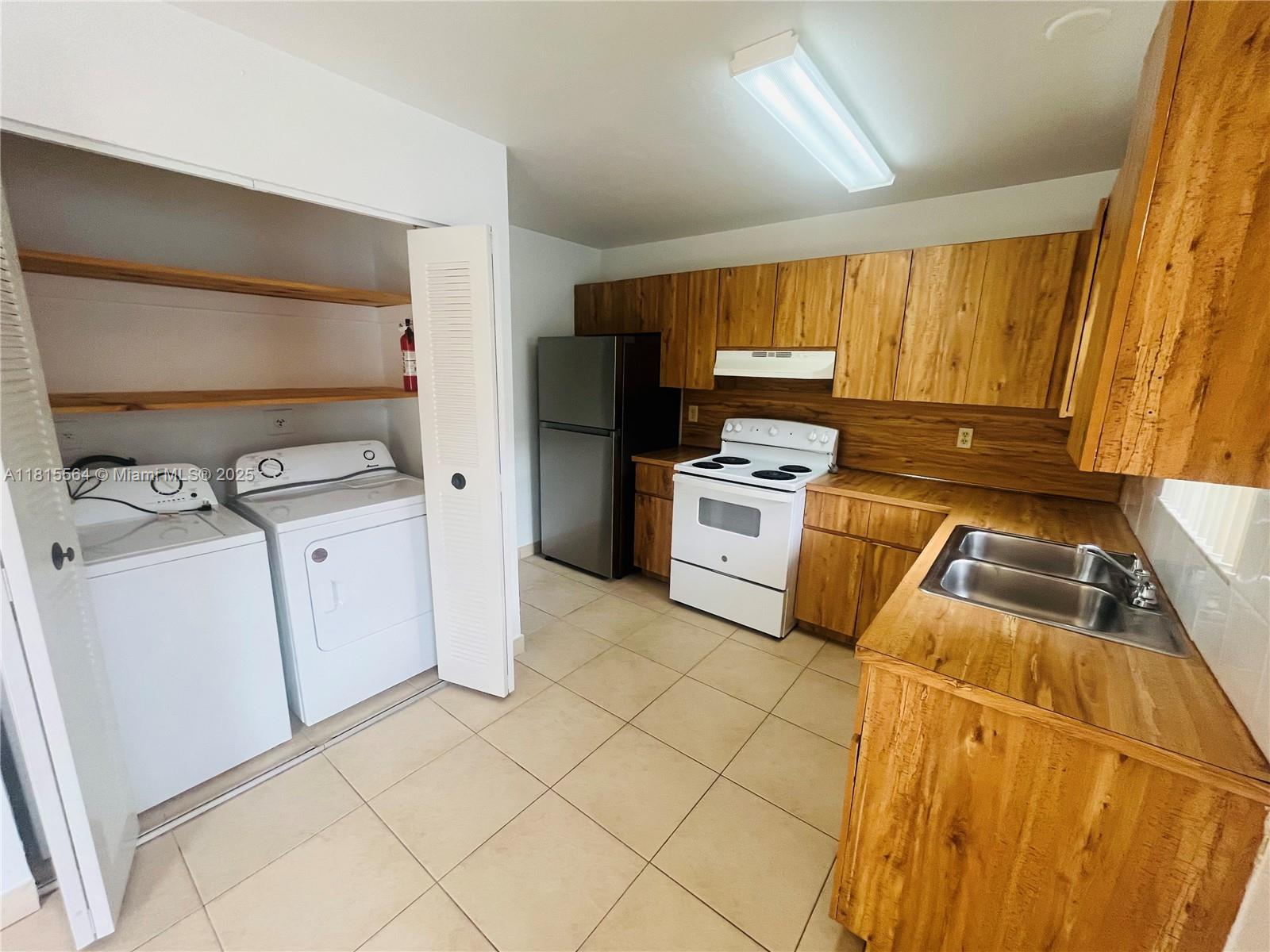 HOLLYWOOD BEACH HEIGHTS S - Residential Lease