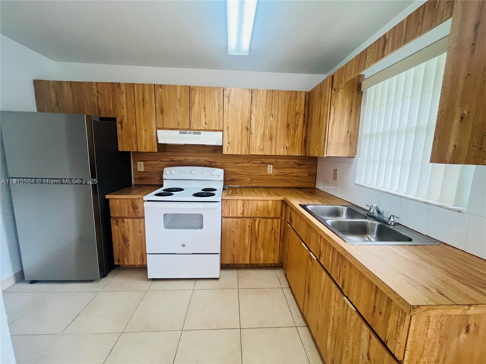 HOLLYWOOD BEACH HEIGHTS S - Residential Lease