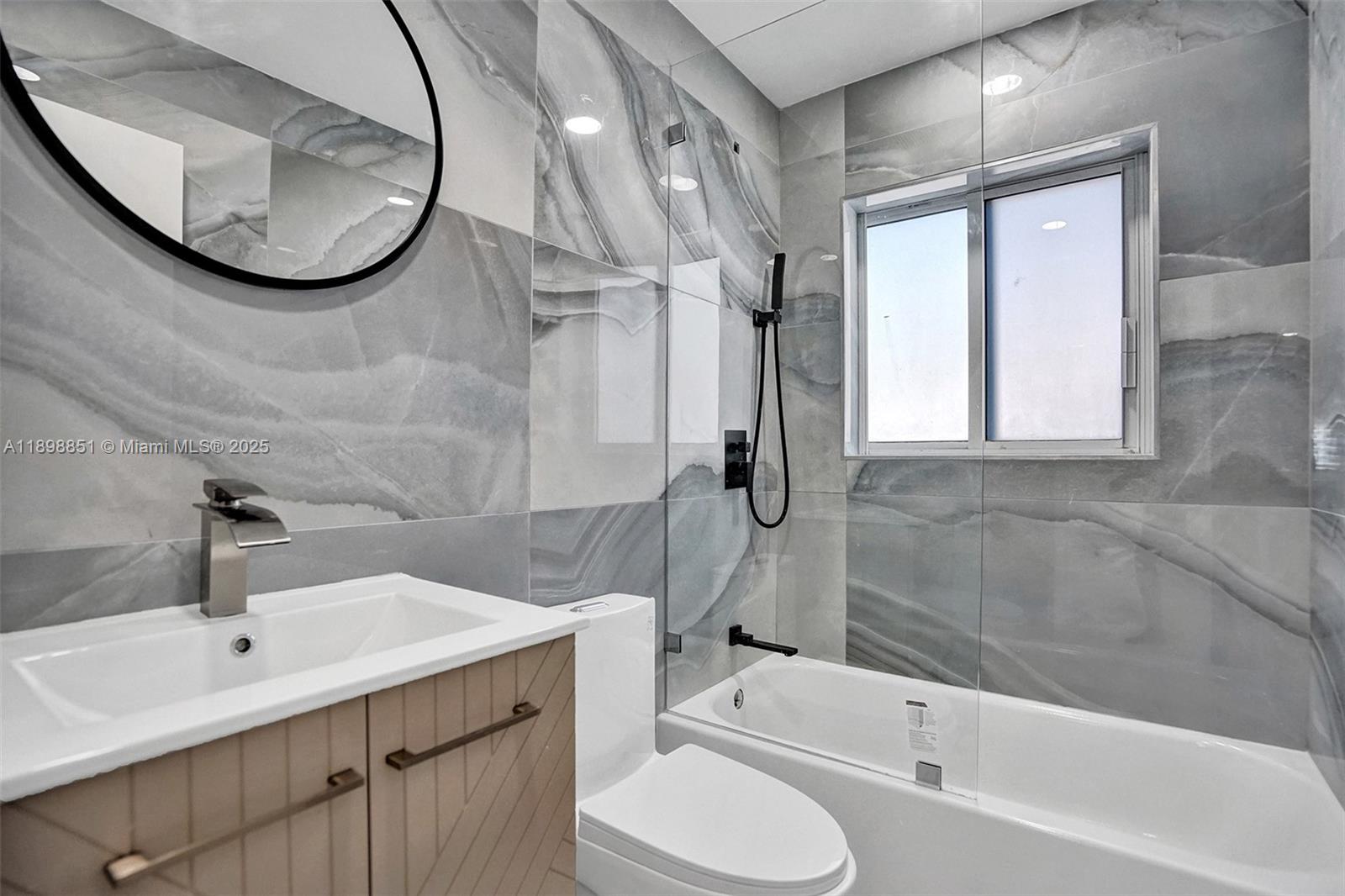 HOLLYWOOD LAKES SECTION - Residential Lease