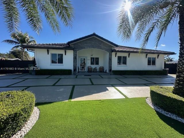 Rental Property at 1721 Nw 11th Ave 1721, Homestead, Miami-Dade County, Florida - Bedrooms: 5 
Bathrooms: 4  - $4,500 MO.