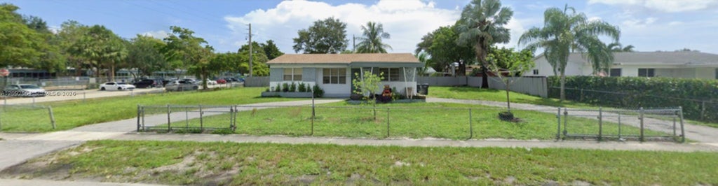 Photo of 831 N 72nd Way, Hollywood, FL 33024 (MLS # A12092064)