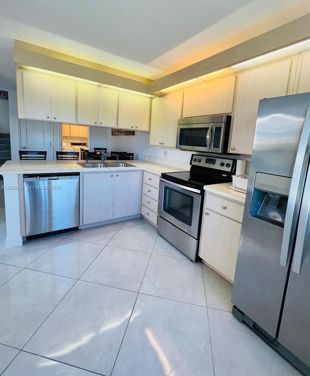 WELLESLEY AT BOYNTON BEAC - Residential Lease