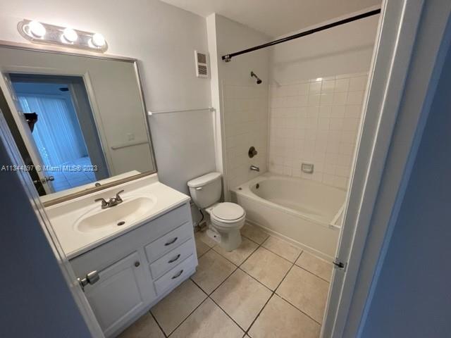 PALM LAKE CONDO - Residential Lease