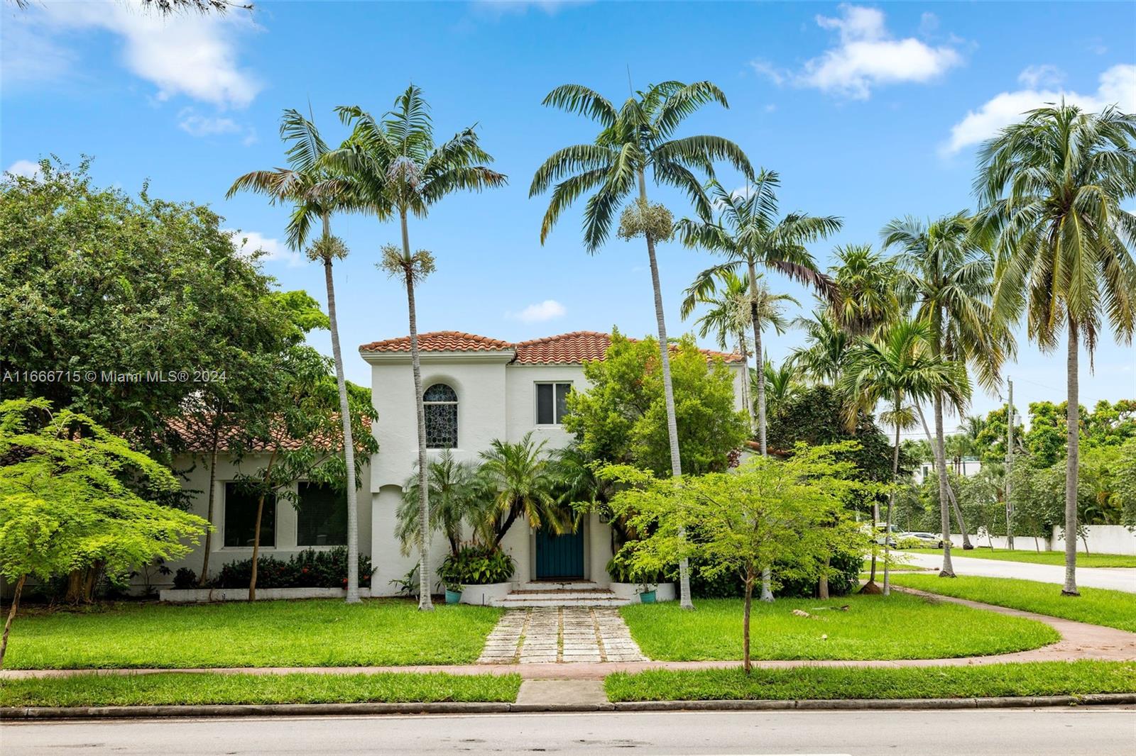 Sprawling corner property on prestigious Pine Tree Drive
property is on an oversized 14,220 SF lot
house is over 4000 SF under air
contains 6 bedrooms + 5 bathrooms, and overlooks Pine Tree park.
restore this mediterranean mansion to its splendor or build your dream home.