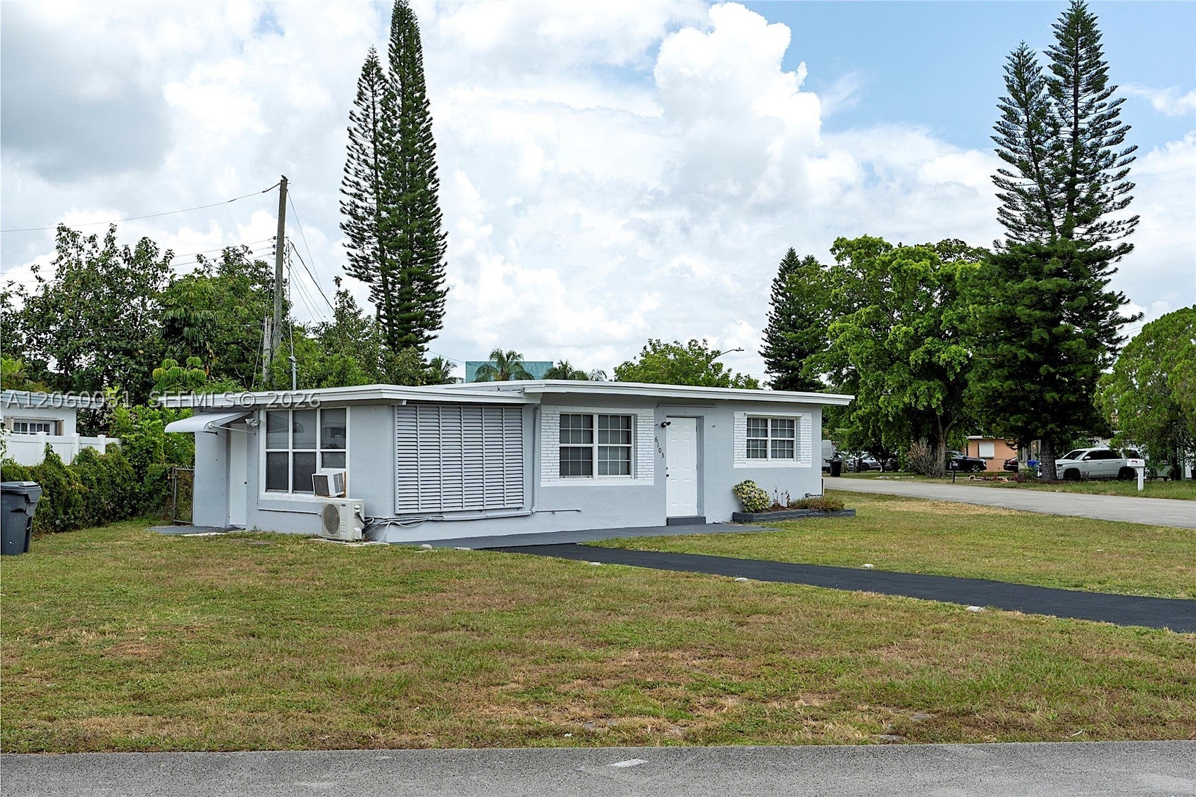 6103 Monroe St, Hollywood FL 33023