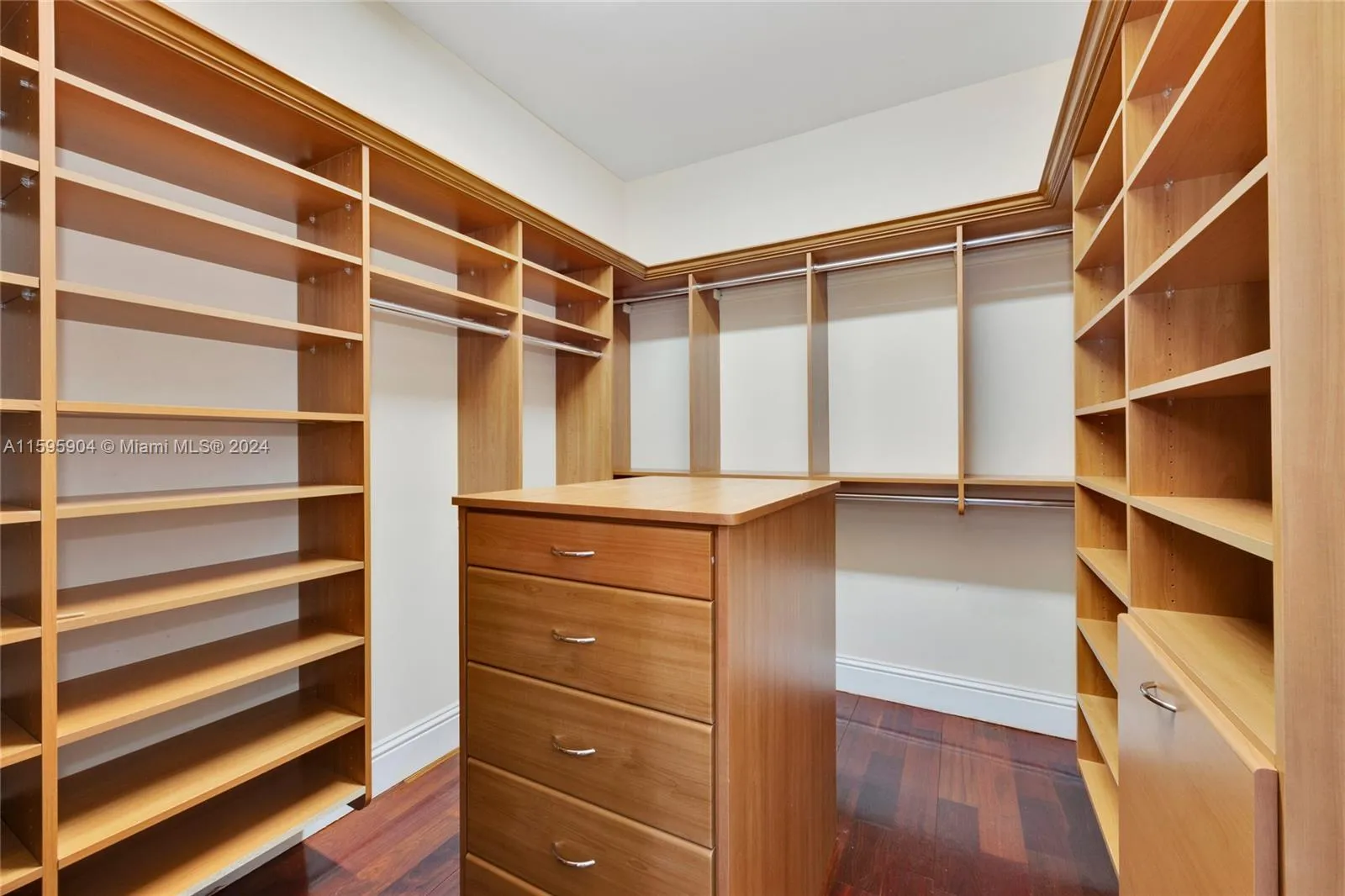 Miami, Florida 33143, United States, 6 Bedrooms Bedrooms, ,7 BathroomsBathrooms,Residential,Active,56651