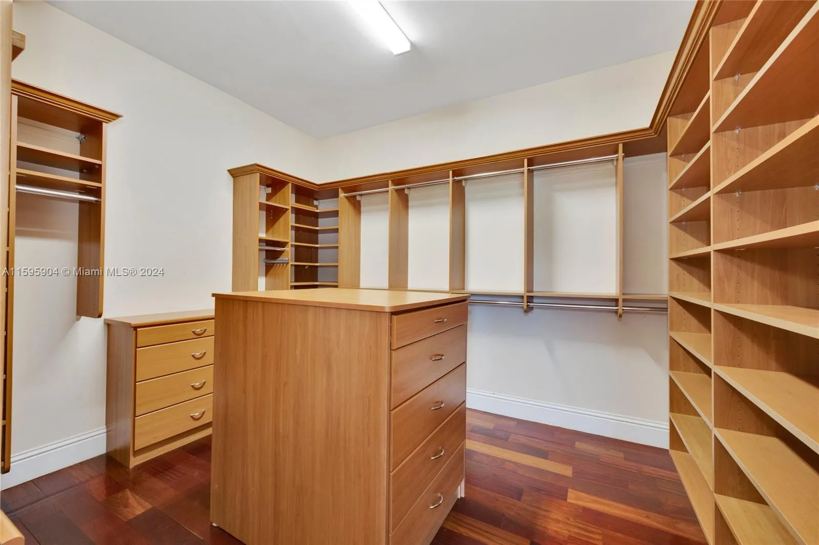 Miami, Florida 33143, United States, 6 Bedrooms Bedrooms, ,7 BathroomsBathrooms,Residential,Active,56651