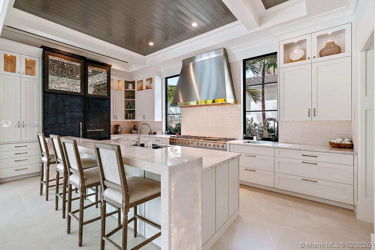 ADMIRALS COVE - Residential