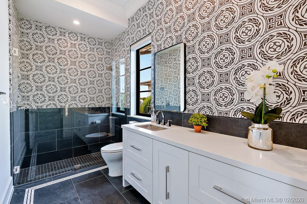 ADMIRALS COVE - Residential