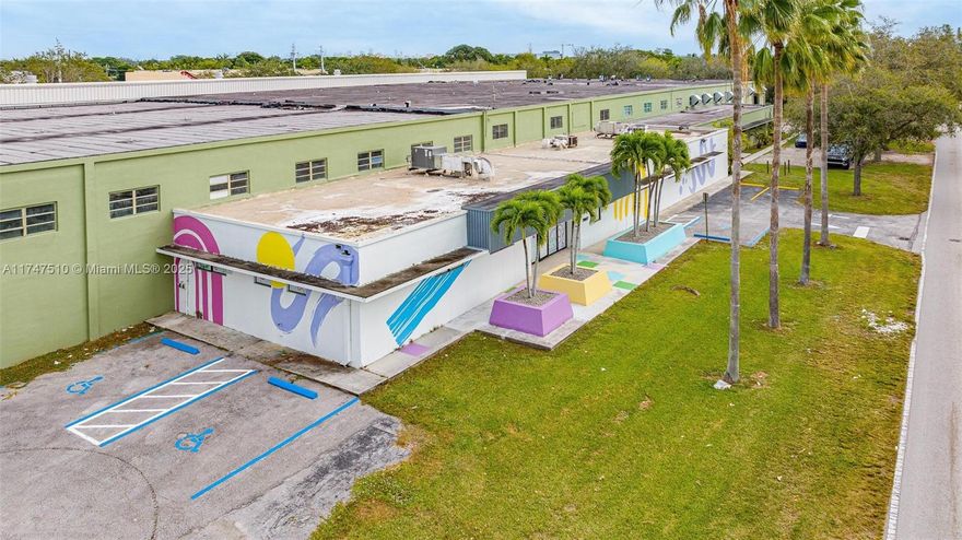 Large, modernly renovated office (3,642 sq ft) with an excellent location in the Miami area, ideal for expanding your business. This adaptable space is perfect for operating a PPEC (Prescribed Pediatric Extended Care) with current capacity for 15 children and a maximum of 60. Other potential uses include nursing care, behavioral therapy, speech therapy, occupational therapy, transportation services, recreational activities, and specialized education. The sale includes relevant inventory.