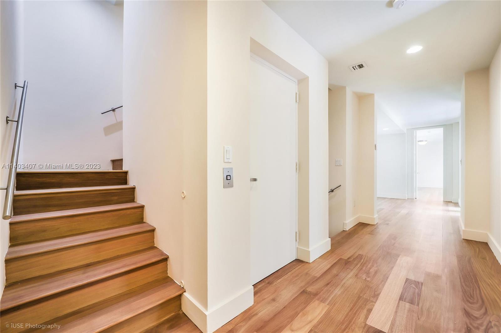 Photo 7 of 33 of 6120 Aqua Ave townhome