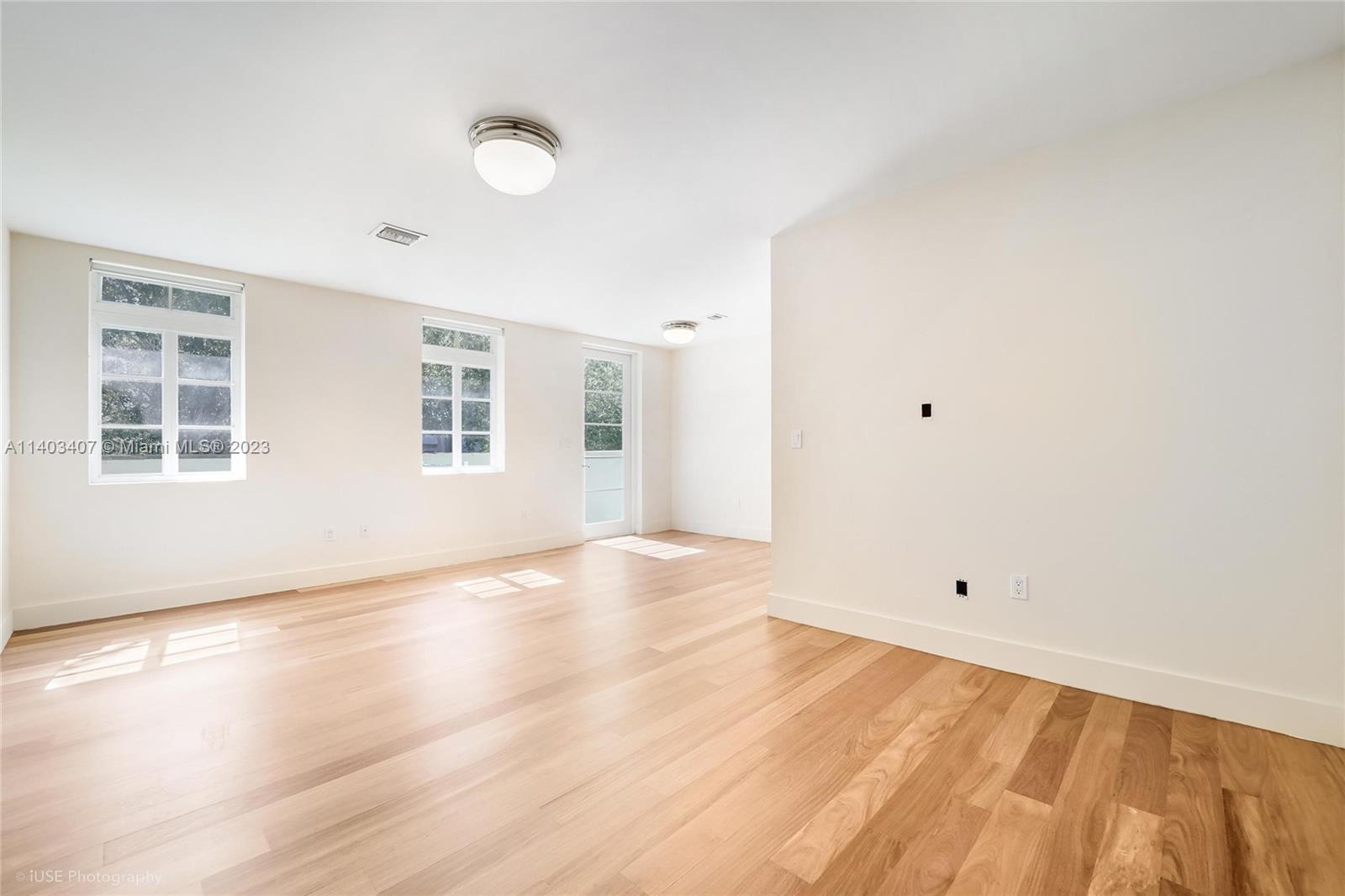 Photo 4 of 33 of 6120 Aqua Ave townhome