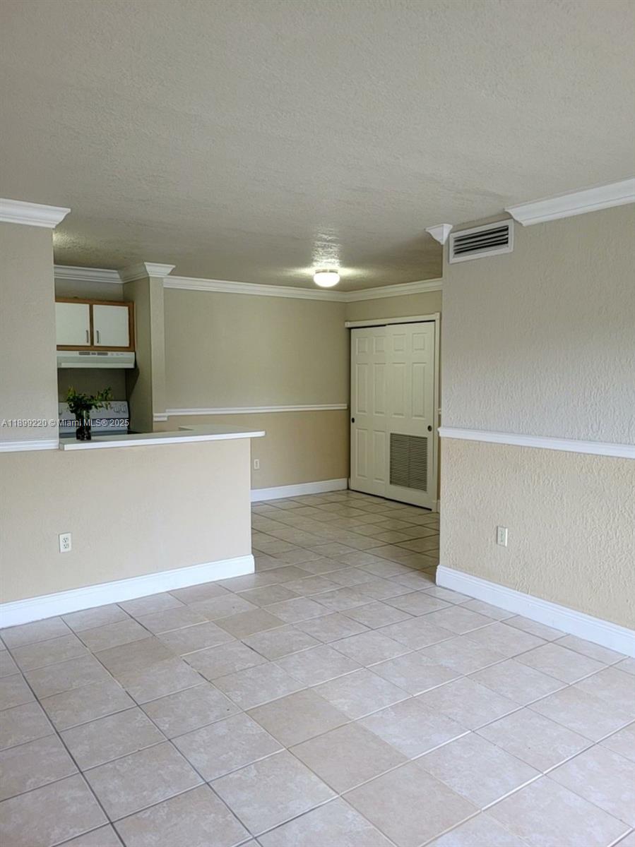 THE COURTS AT KENDALL CON - Residential Lease