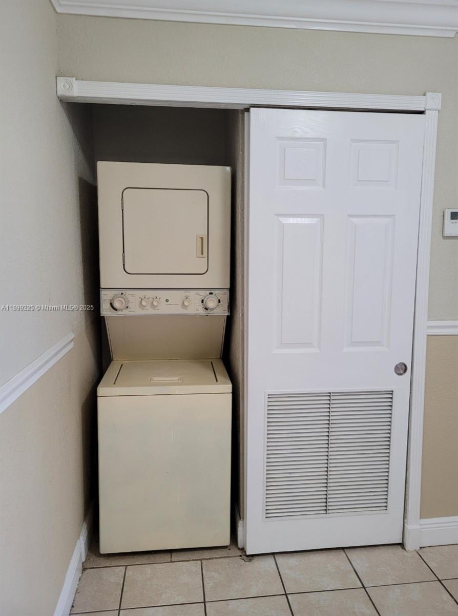 THE COURTS AT KENDALL CON - Residential Lease