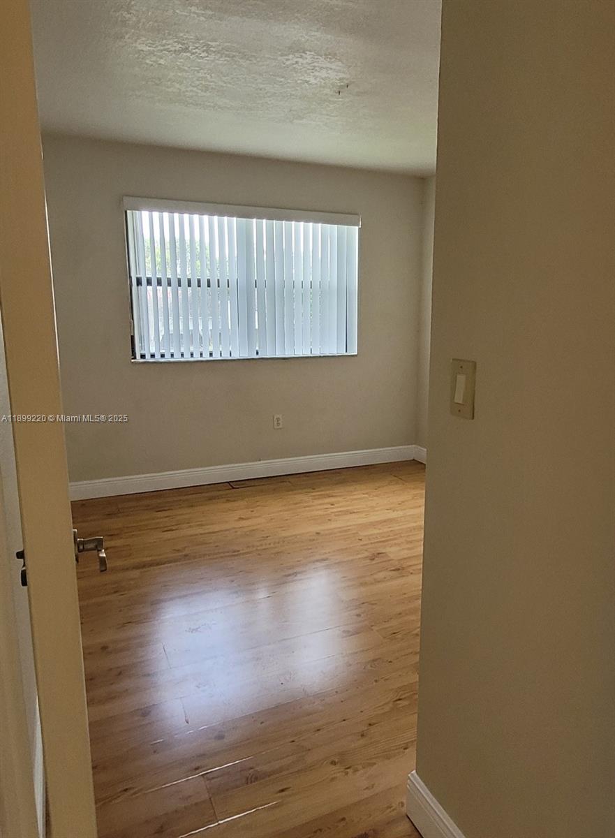 THE COURTS AT KENDALL CON - Residential Lease