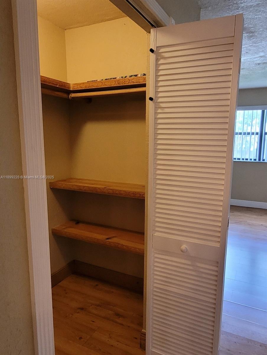 THE COURTS AT KENDALL CON - Residential Lease