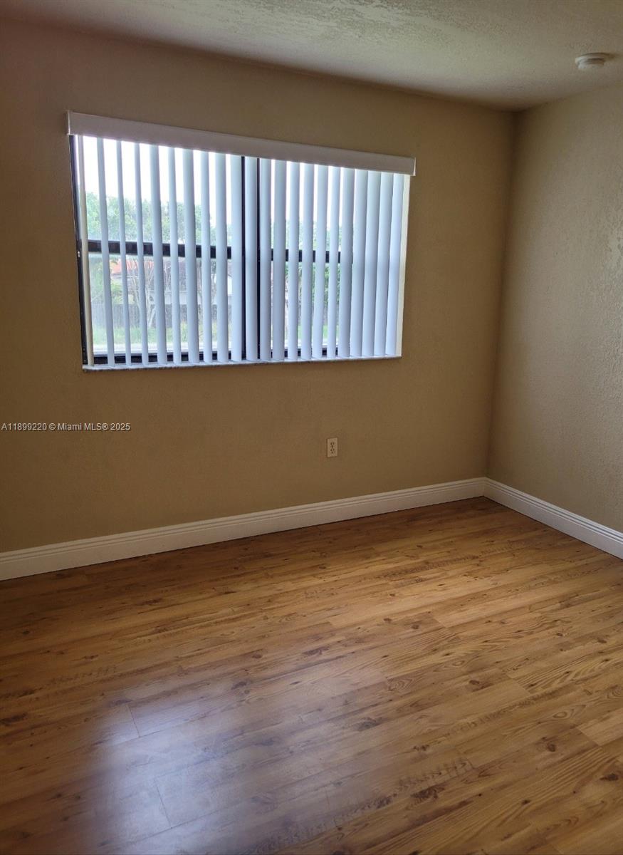 THE COURTS AT KENDALL CON - Residential Lease