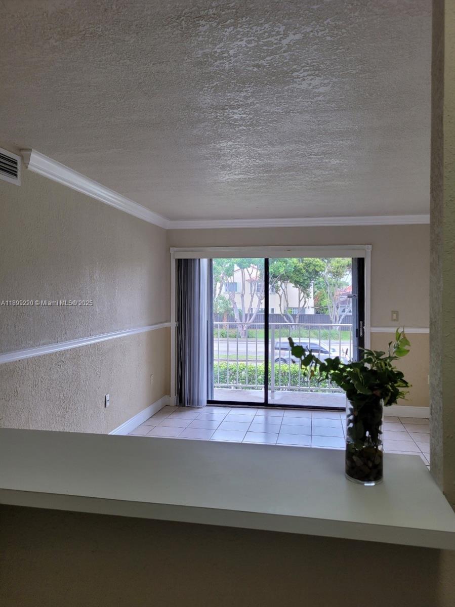 THE COURTS AT KENDALL CON - Residential Lease