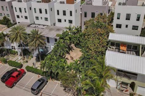 325 Walnut St