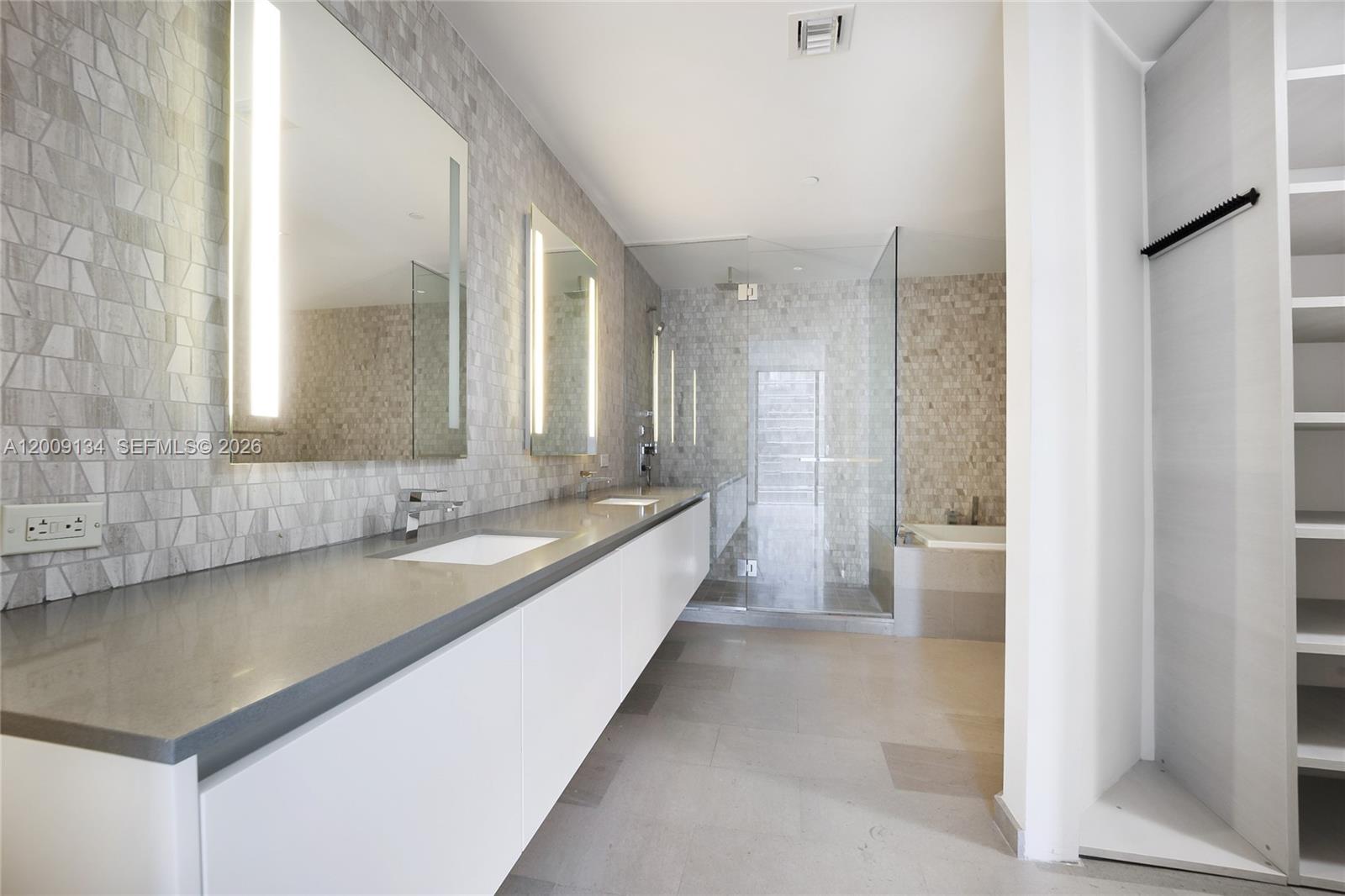 RISE CONDO - Residential