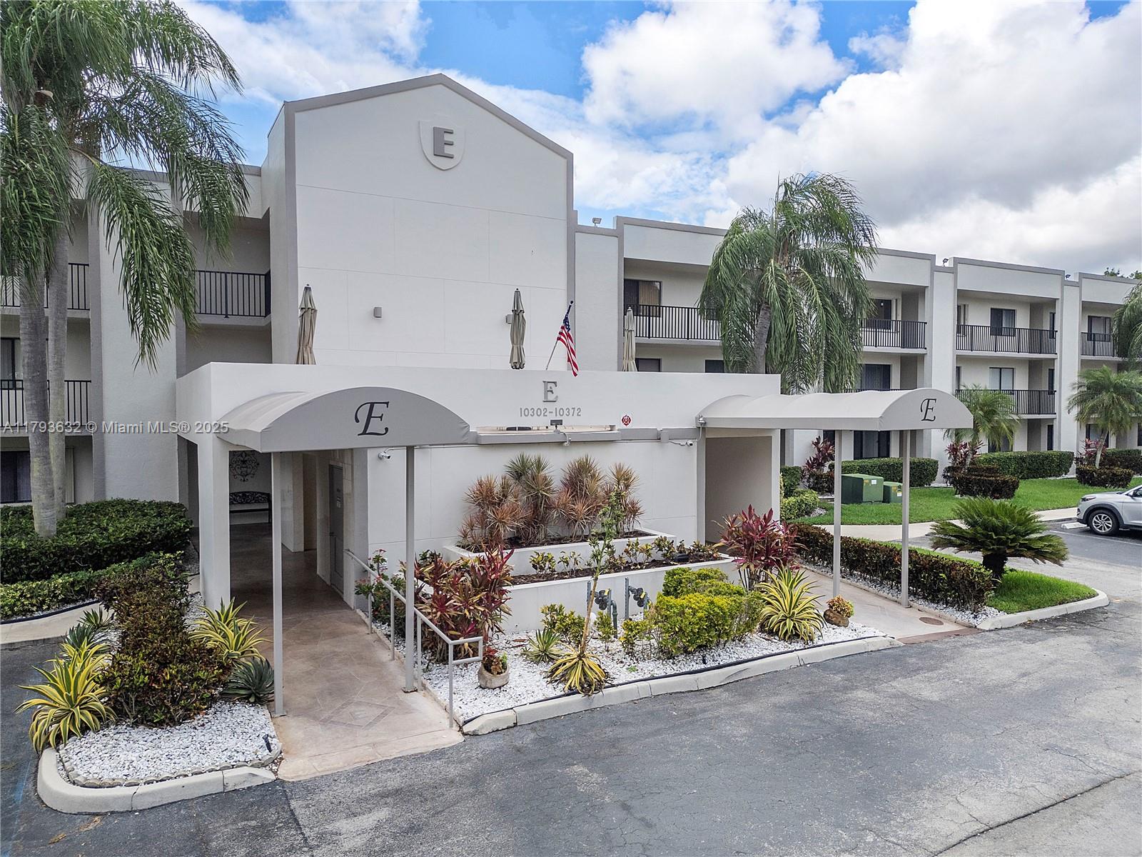 Property for Sale at 10332 E Clairmont Cir 209, Tamarac, Broward County, Florida - Bedrooms: 2 
Bathrooms: 2  - $139,900