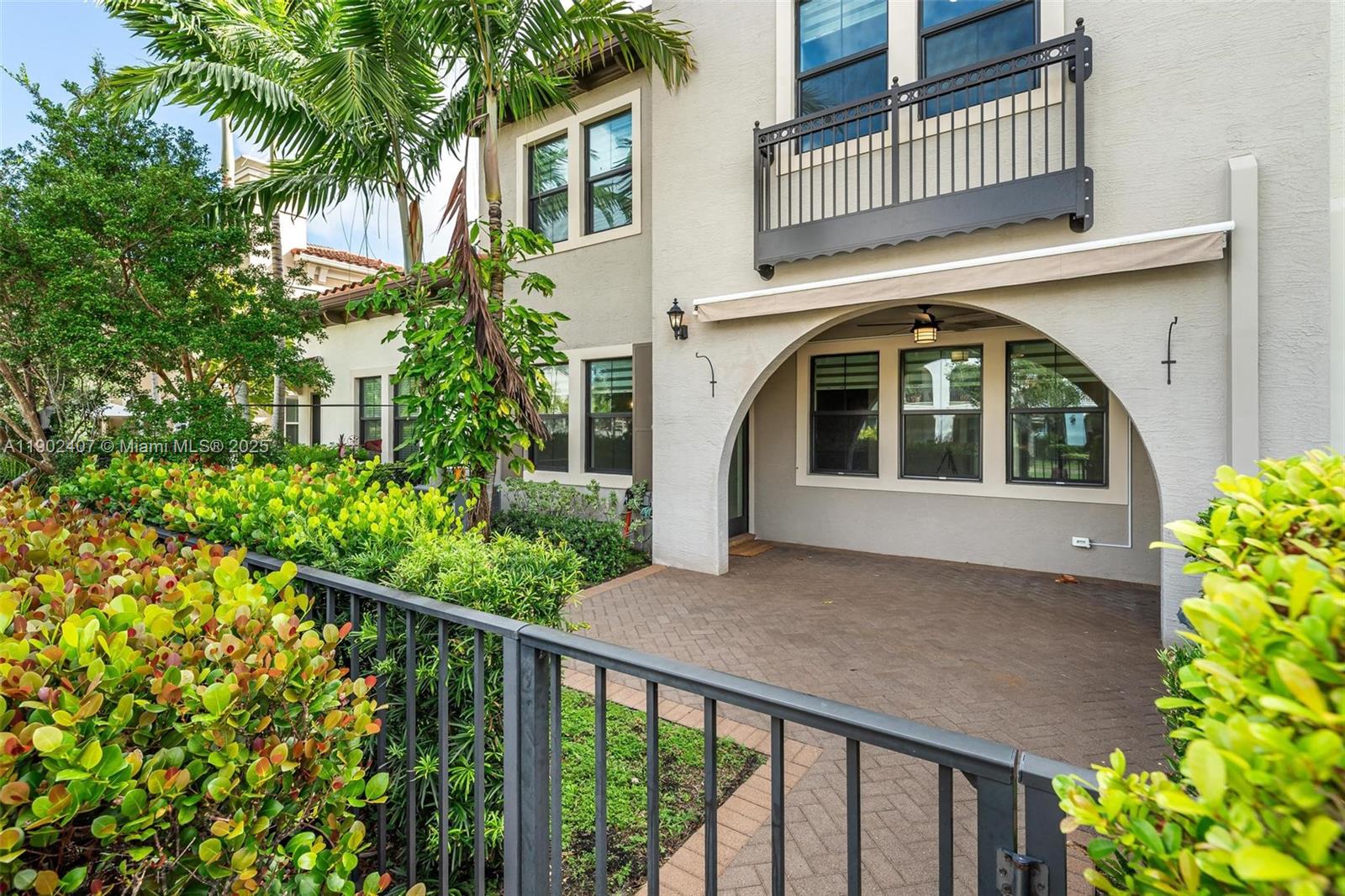 SAWGRASS LAKES - Residential Lease