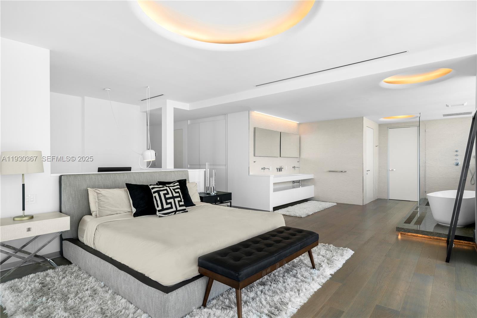 PARAMOUNT BAY CONDO - Residential Lease