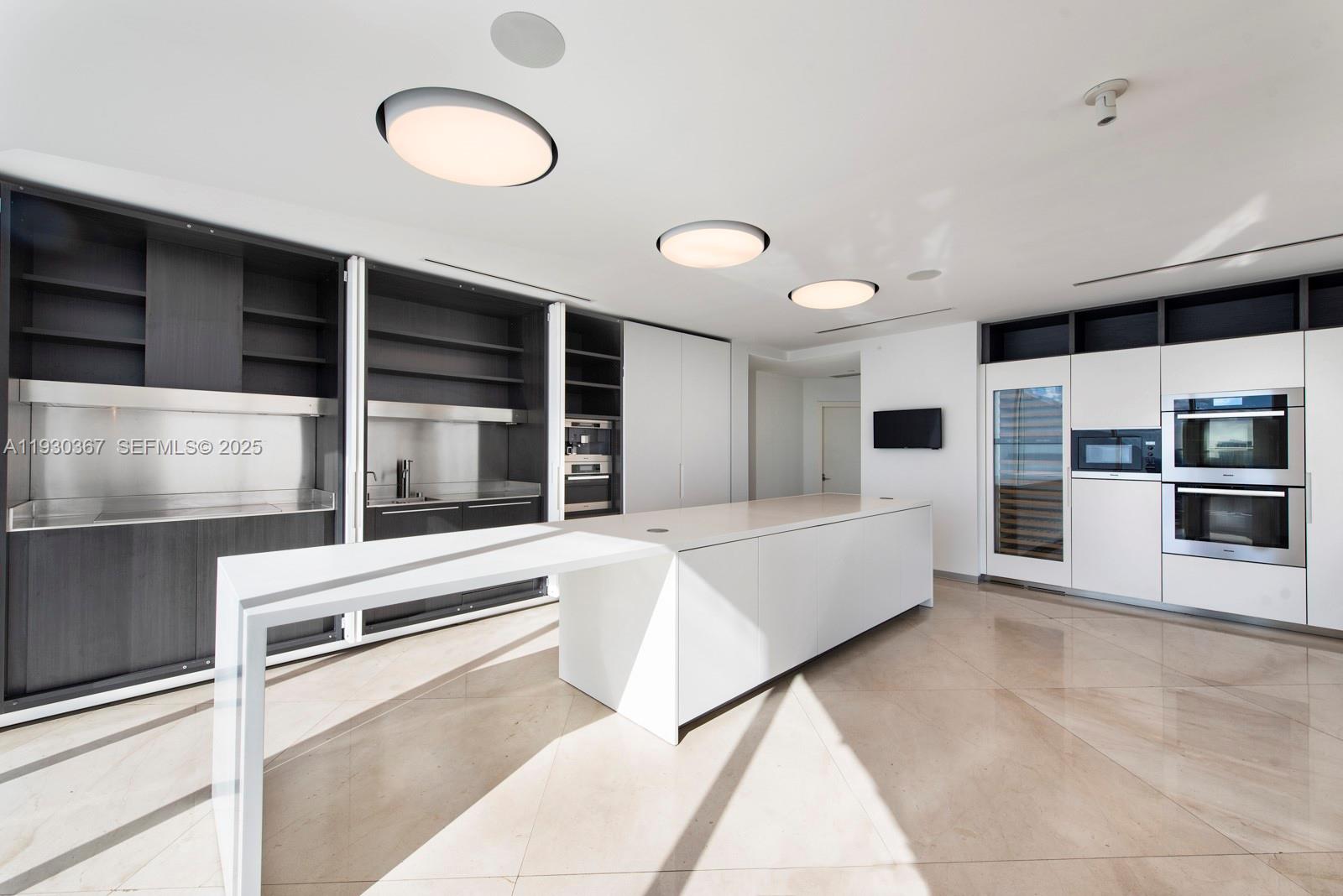 PARAMOUNT BAY CONDO - Residential Lease