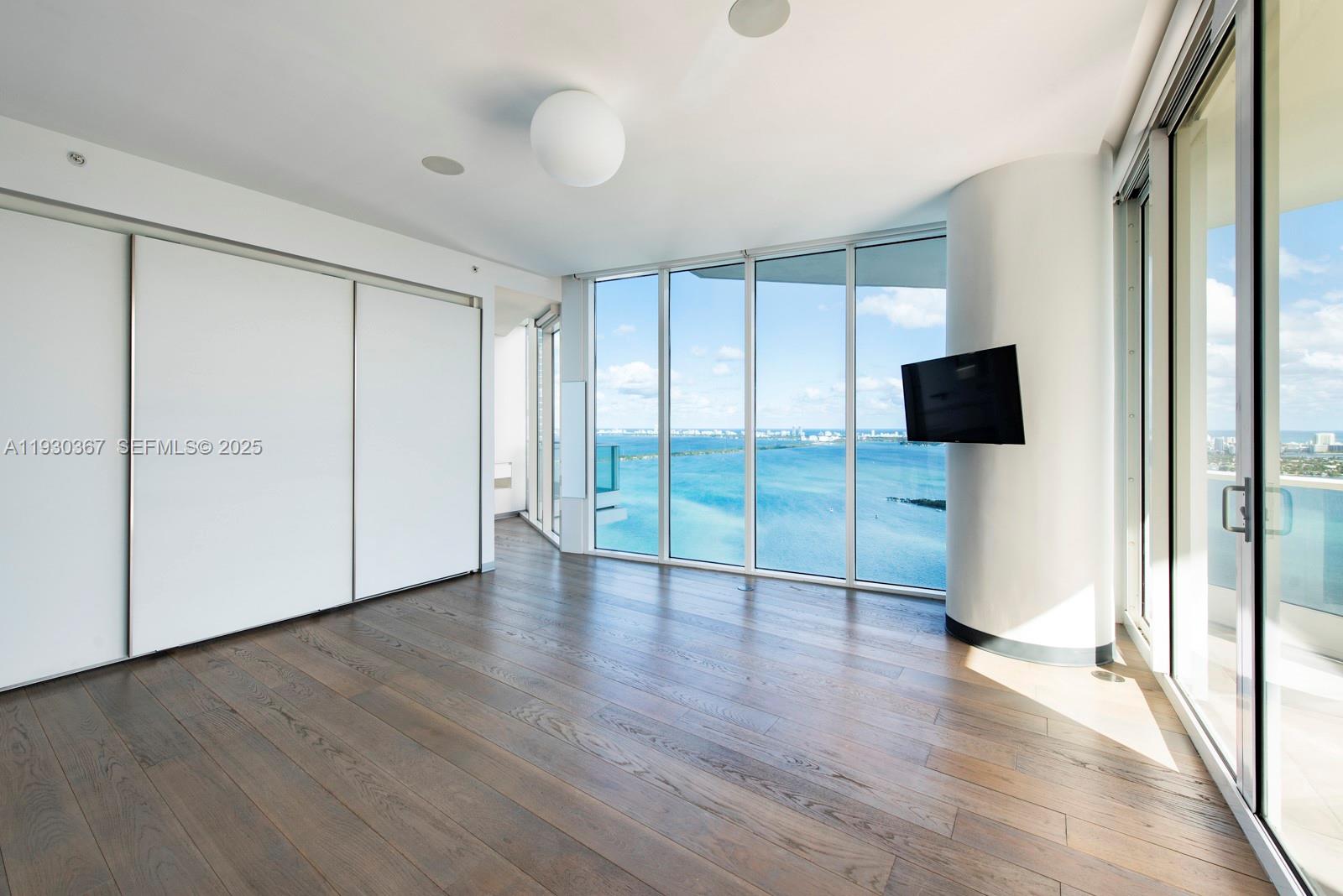 PARAMOUNT BAY CONDO - Residential Lease