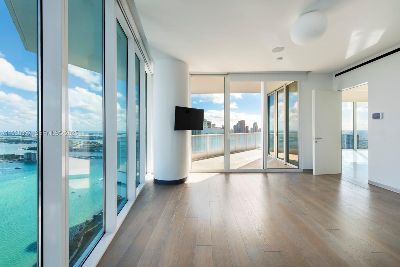 PARAMOUNT BAY CONDO - Residential Lease