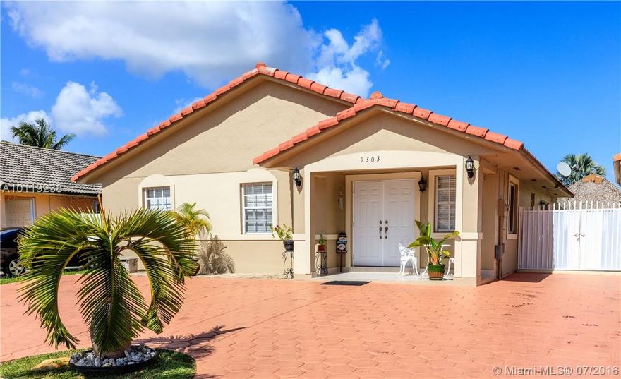 This one story single family home is an excellent opportunity for motivated buyers. This home features 3 bedrooms and 2 bathrooms, completely remodeled kitchen with wood cabinets and granite counter tops, living area and fenced yard with plenty of space to have a great time with your family. Laminated floors throughout. Updated bathrooms. Centrally located near schools, shops and major roads. Location is close to shopping and public transportation. Hurry!!. Submit your offers now!!!. NO ASSOCIATION FEES