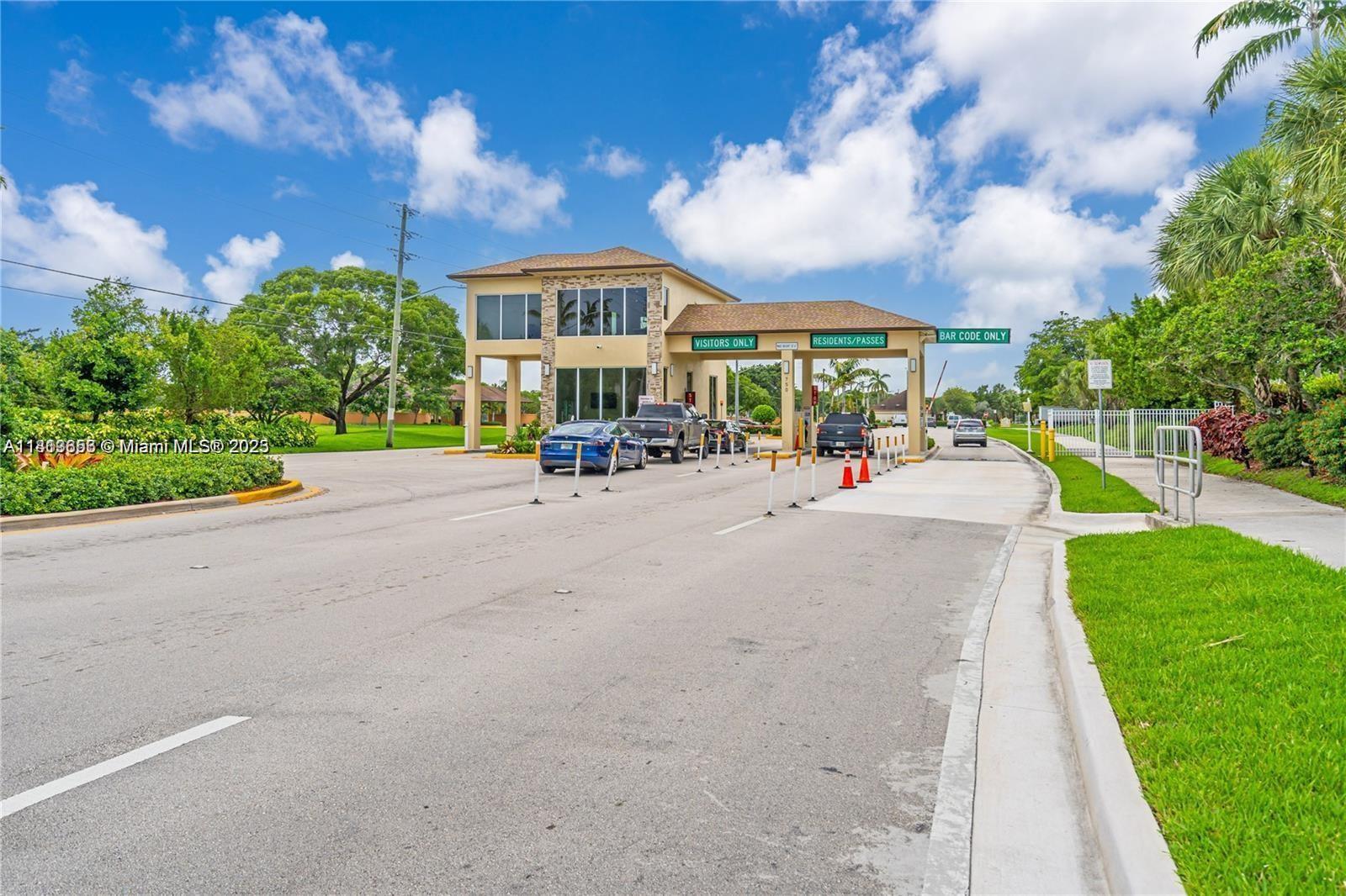 CAMBRIDGE AT CENTURY VILL - Residential