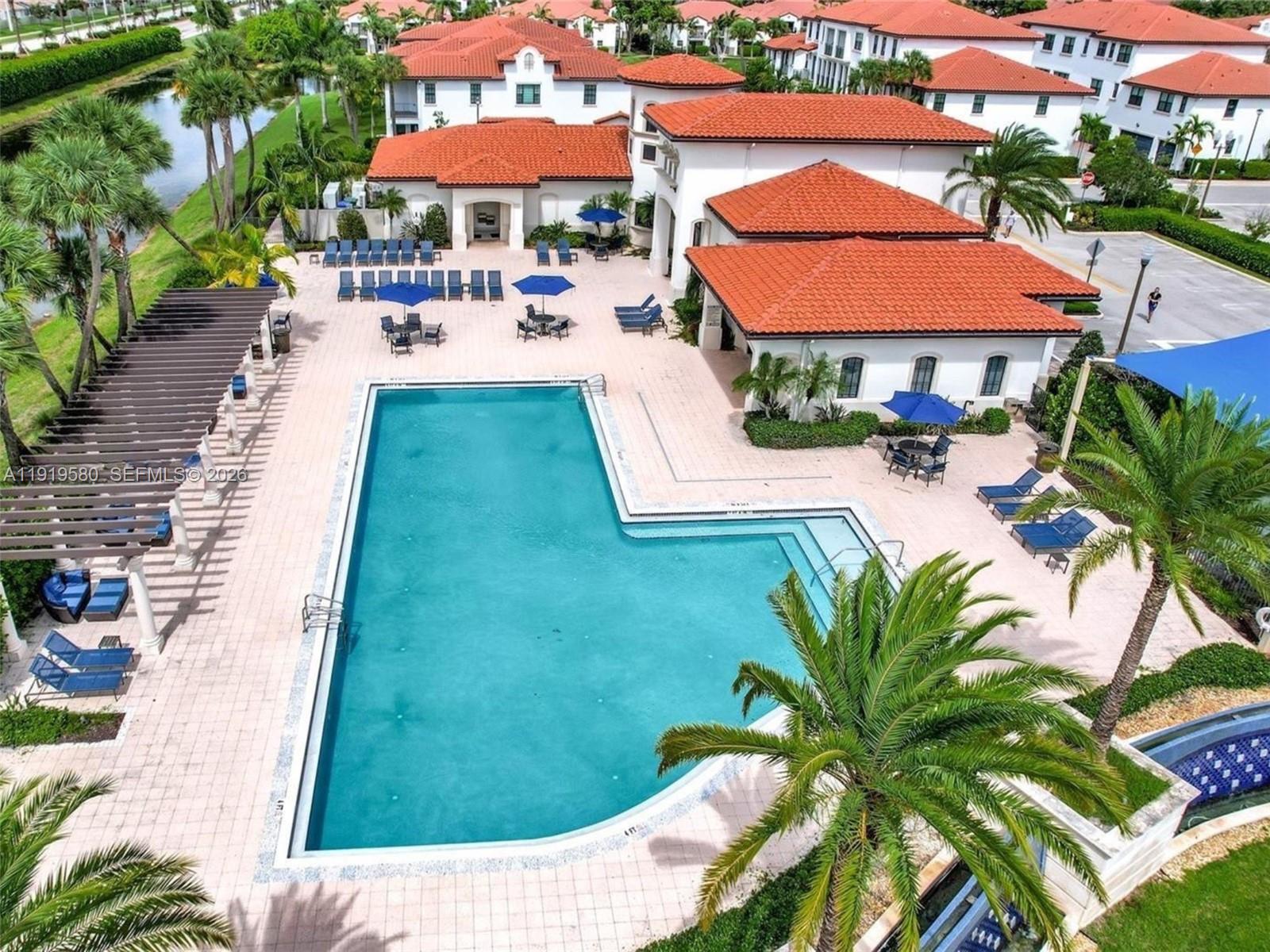 PEMBROKE LAKES SOUTH - Residential